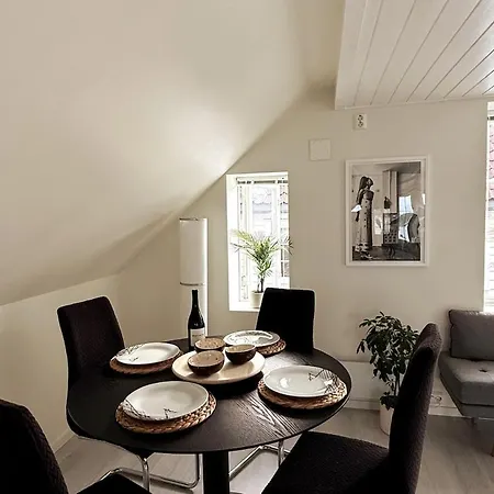 Historic Old Town 2br Duplex, Sea Views & Balcony Apartment