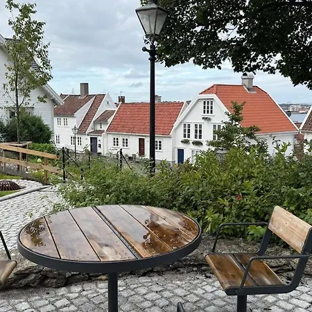 Historic Old Town 2br Duplex, Sea Views & Balcony Apartment
