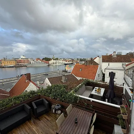 Historic Old Town 2br Duplex, Sea Views & Balcony Apartment