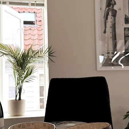 Historic Old Town 2br Duplex, Sea Views & Balcony Apartment Stavanger
