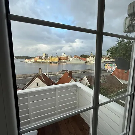 Historic Old Town 2br Duplex, Sea Views & Balcony Apartment