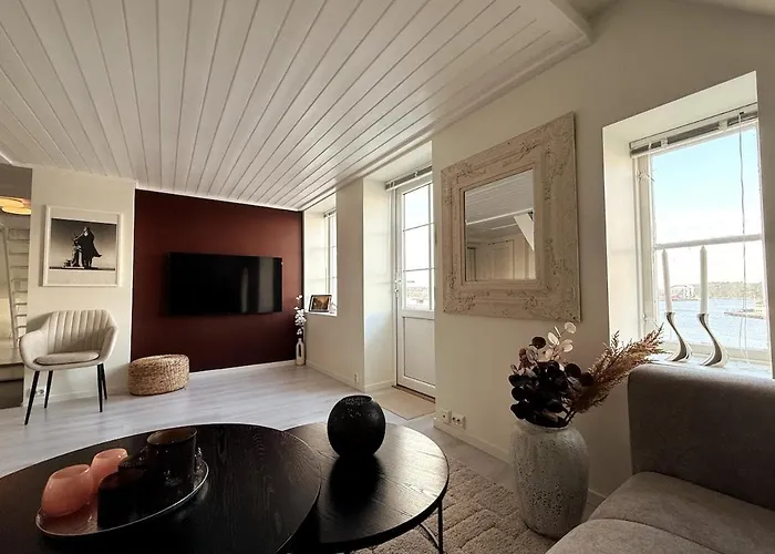 Panoramic Sea-view With Balcony Centre Apartment *