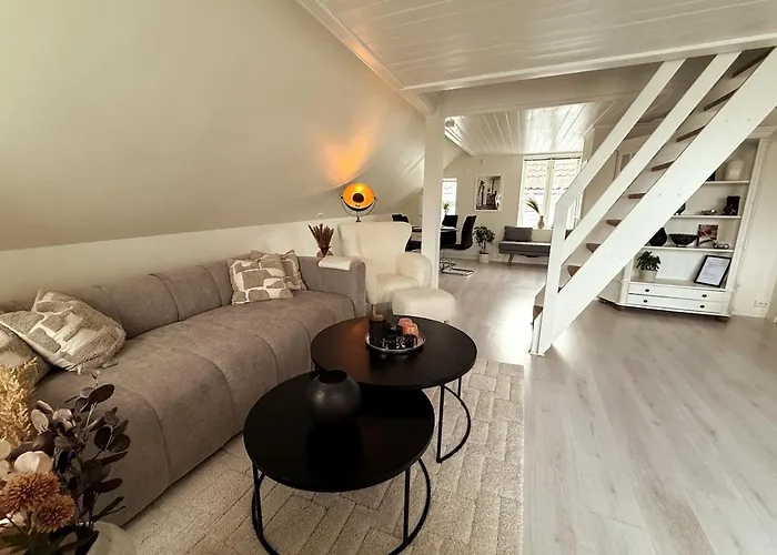 Panoramic Sea-view With Balcony Centre *